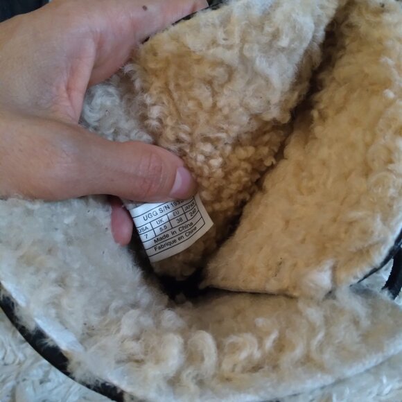 UGG Boots Black Leather Lined Lace Up - Picture 4 of 9